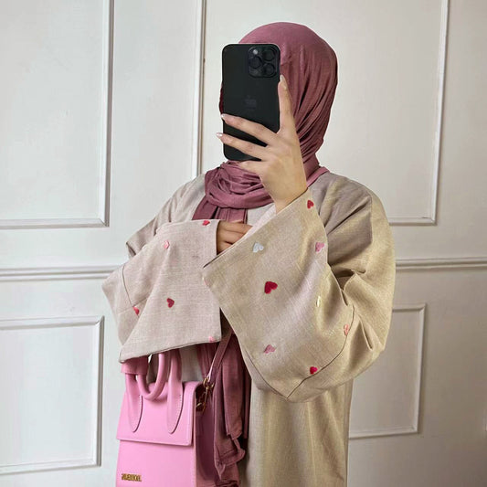 Abaya ouverte avec broderie en forme de cœur coloré - Mariam's collection
